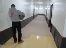 Kompleksowo - chudy beton spadkowany, podkład betonowy spadkowany oraz posadzka UCRETE DP10